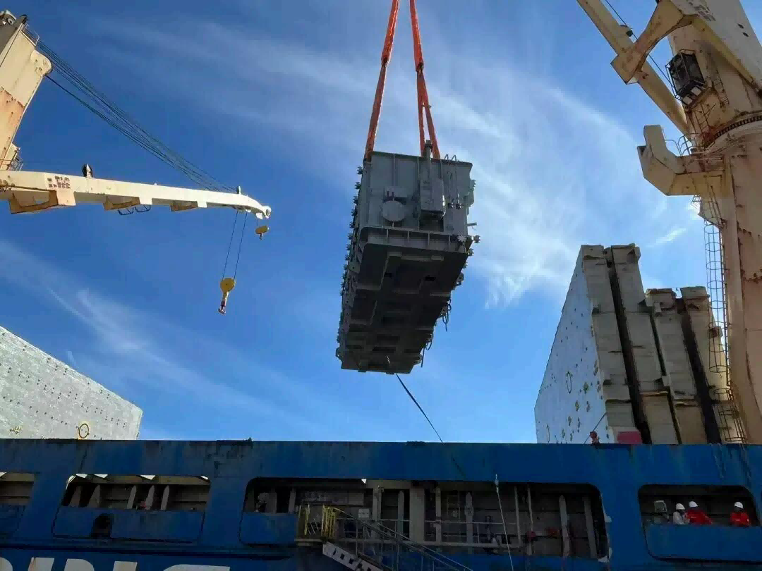 Dos transformadores de 128 toneladas zarpan hacia África: por qué cada carga pesada es una prueba de habilidad y responsabilidad